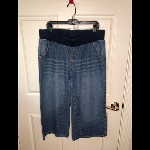 Announcements Maternity capris  - Picture 1 of 4